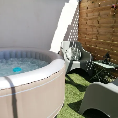 Conteneur Avec Spa Prive Face Aux Vignes Massillargues-Attuech Exterior foto