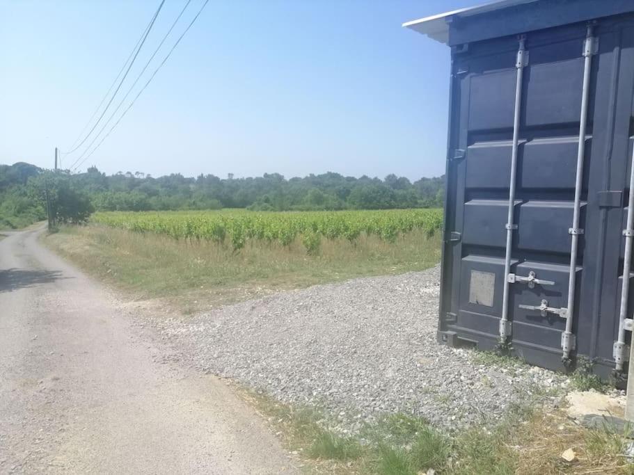 Conteneur Avec Prive Face Aux Vignes *